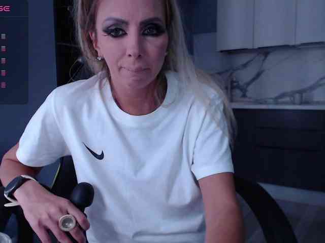 blondalina webcam