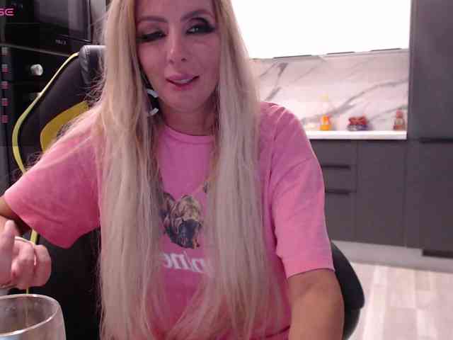 blondalina webcam