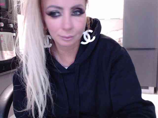 blondalina webcam