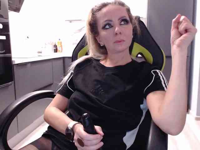 blondalina Live Webcam on BongaCams