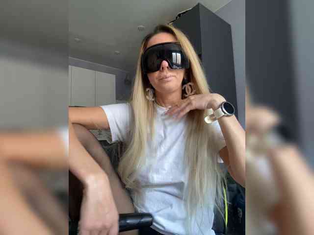 blondalina webcam