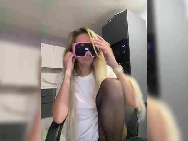 blondalina webcam