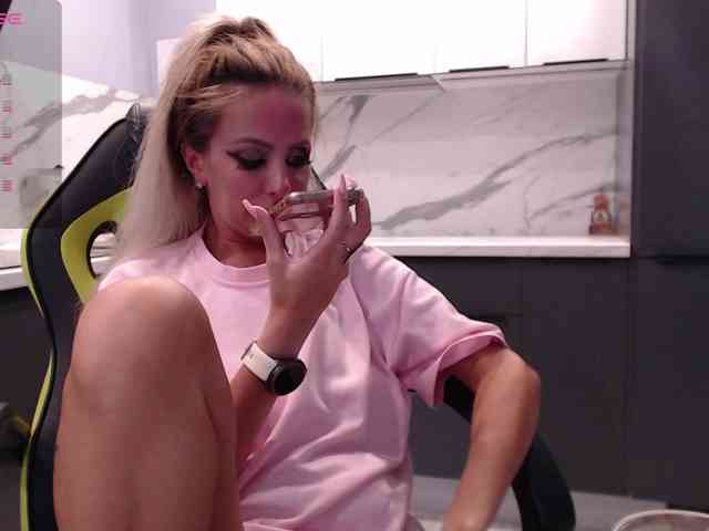 blondalina webcam