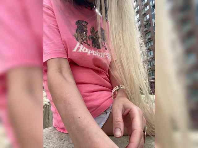 blondalina webcam