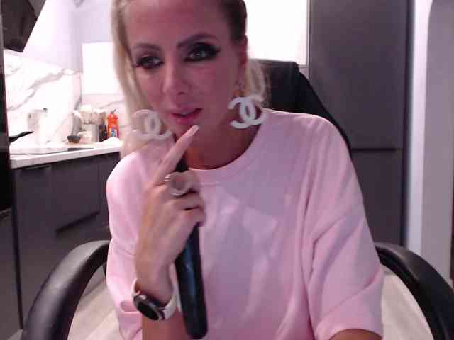 blondalina webcam