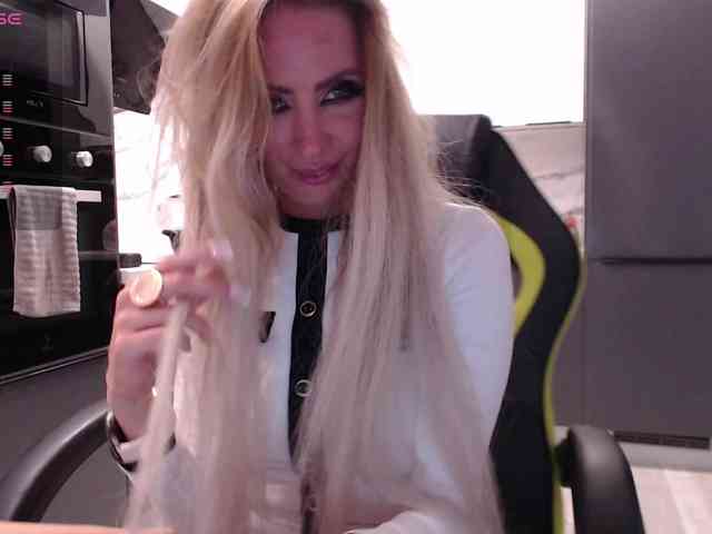 blondalina webcam