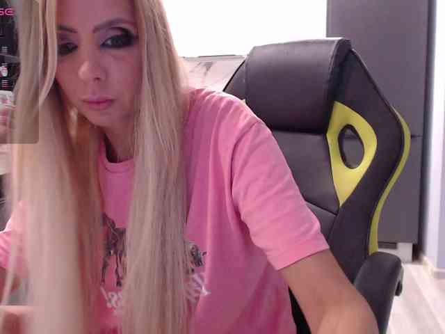 blondalina Live Webcam on BongaCams