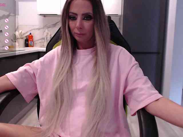 blondalina webcam