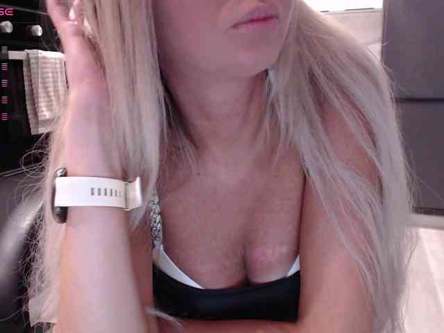 blondalina webcam
