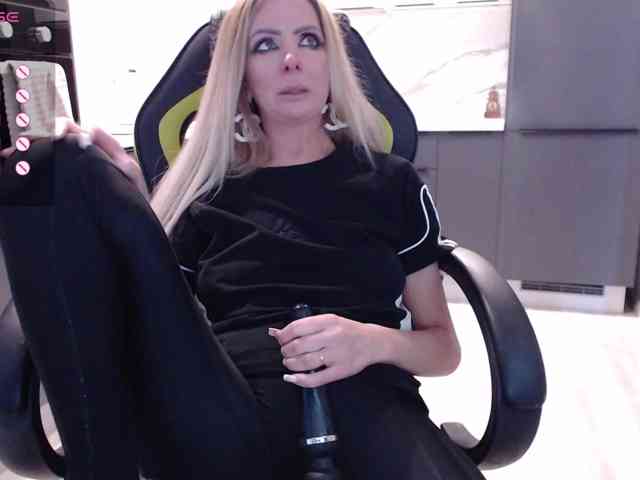 blondalina's live room