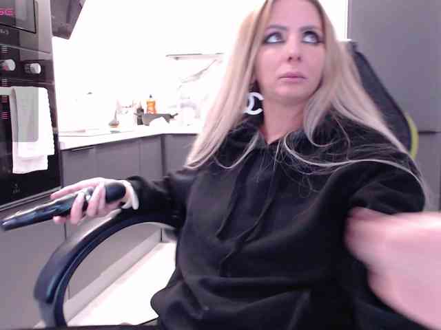 blondalina webcam