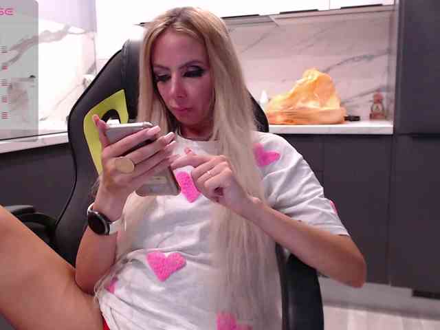 blondalina's live room