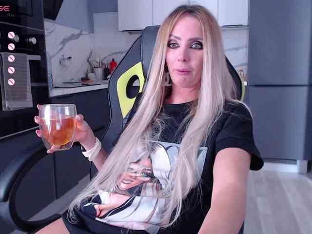 blondalina webcam