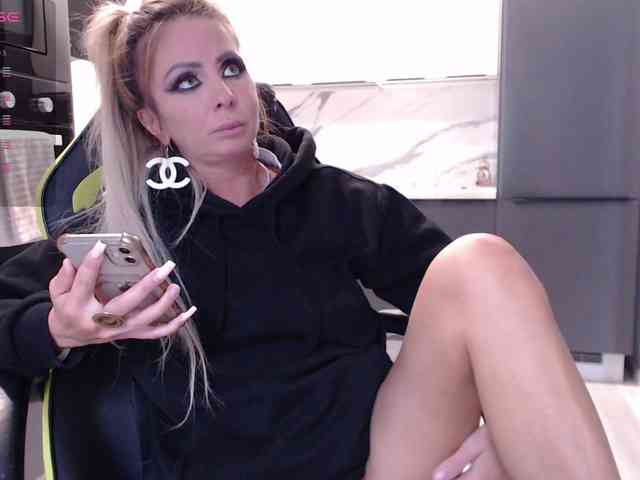 blondalina webcam