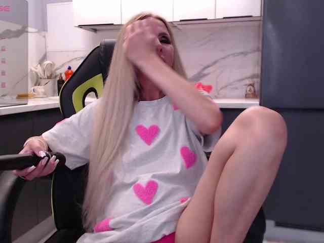 blondalina webcam