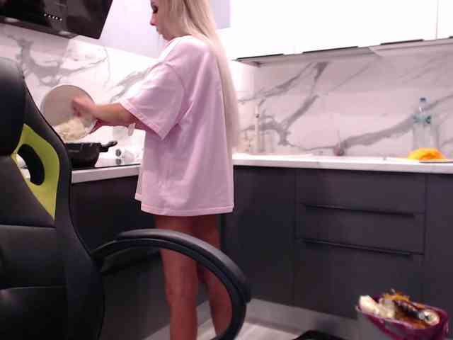 blondalina webcam