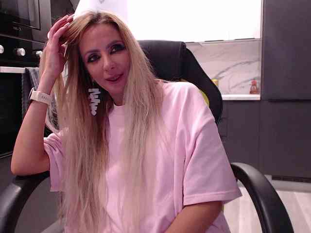 blondalina webcam