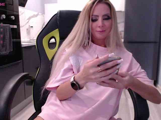blondalina webcam