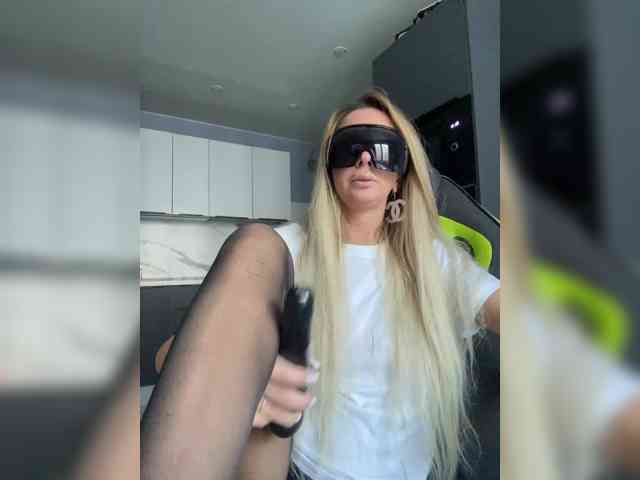blondalina webcam
