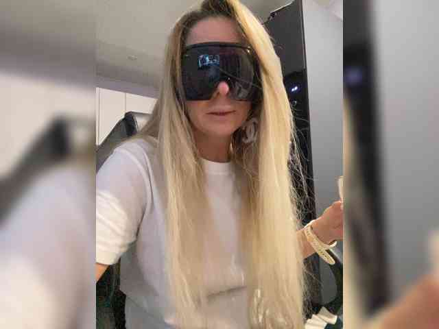 blondalina webcam