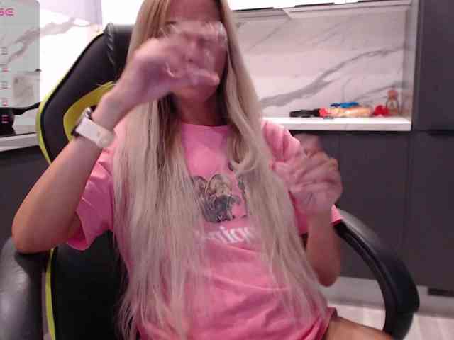 blondalina webcam