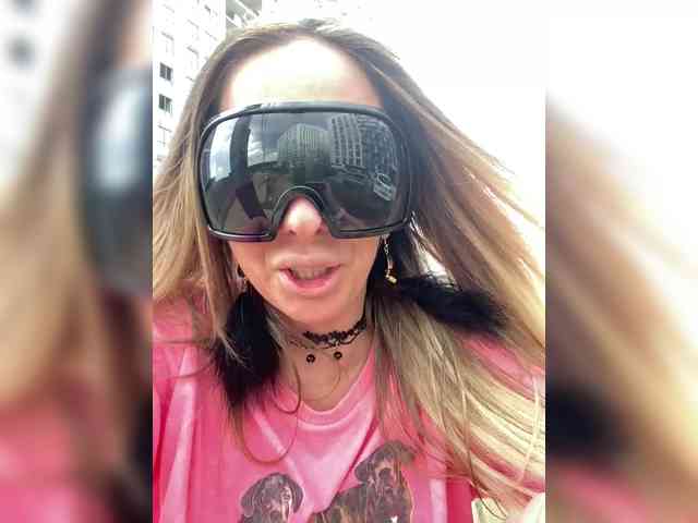 blondalina webcam