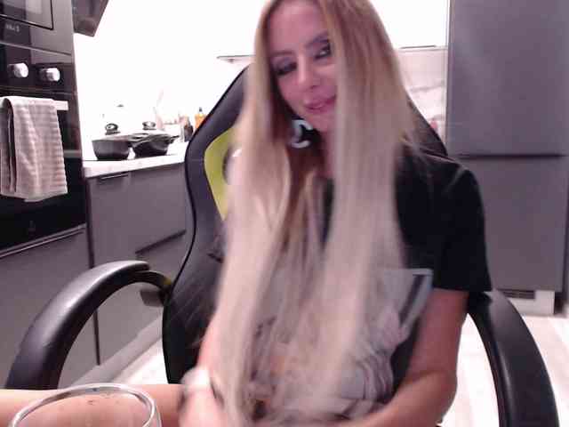blondalina webcam