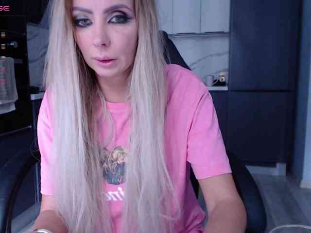 blondalina webcam
