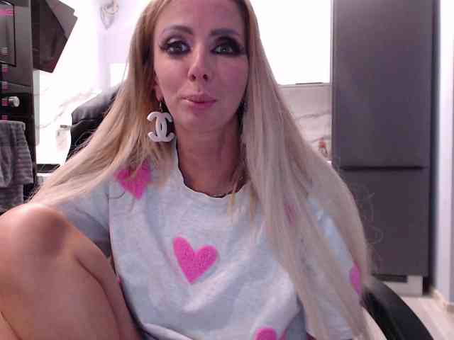 blondalina webcam