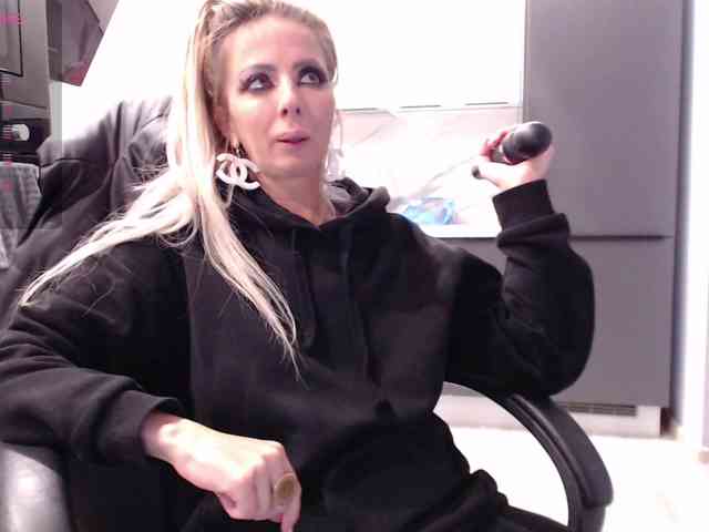 blondalina webcam
