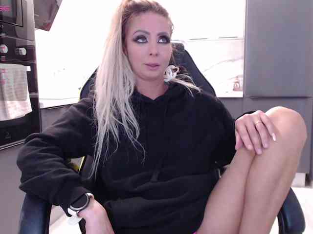 blondalina's live room