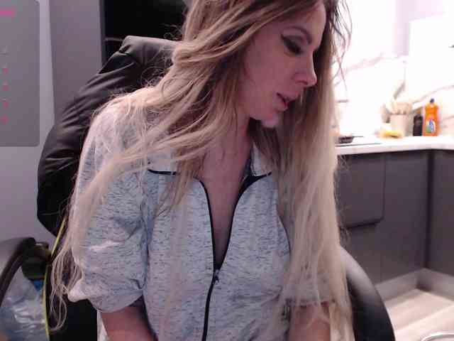 blondalina webcam