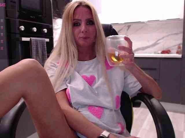 blondalina webcam