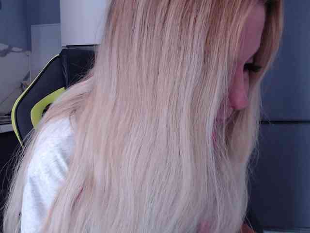 blondalina's live room