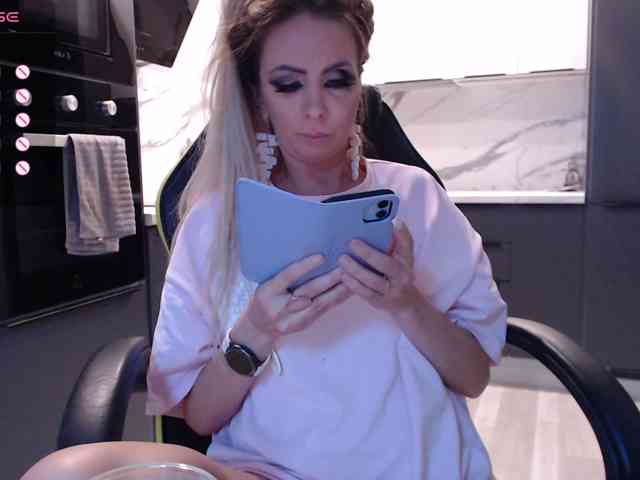 blondalina webcam