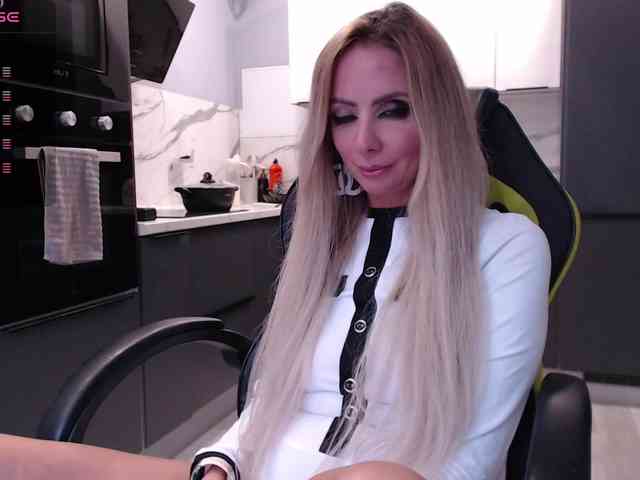 blondalina Live Webcam on BongaCams