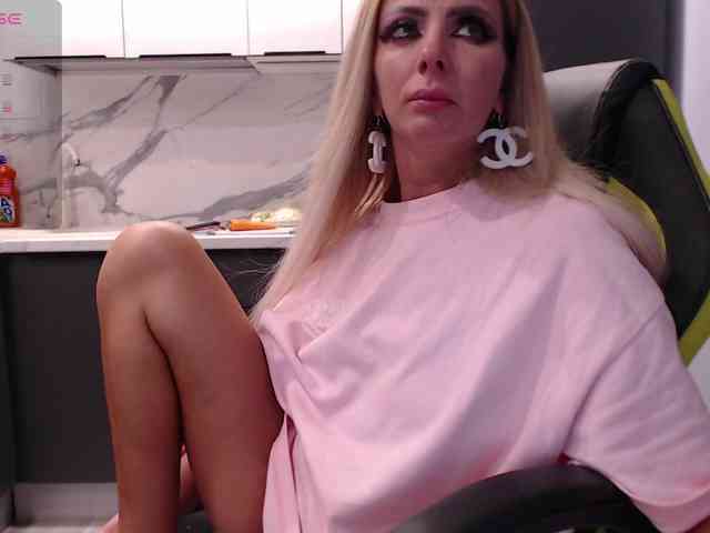 blondalina webcam