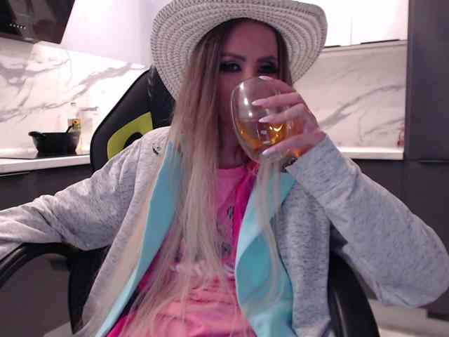 blondalina webcam