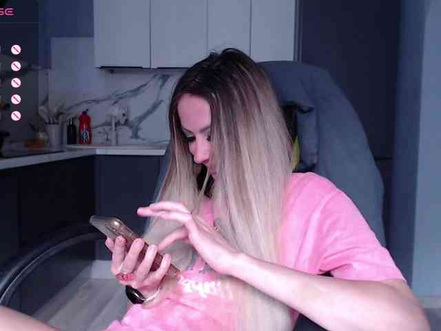 blondalina webcam