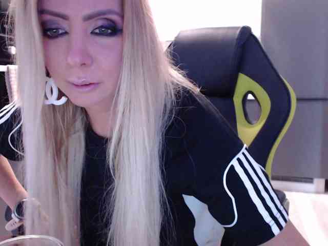 blondalina webcam