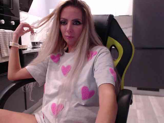 blondalina webcam