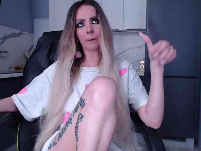 blondalina webcam