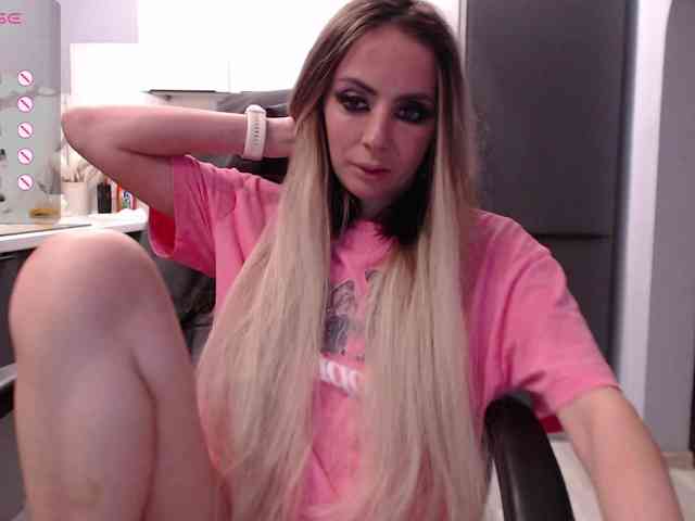 blondalina webcam