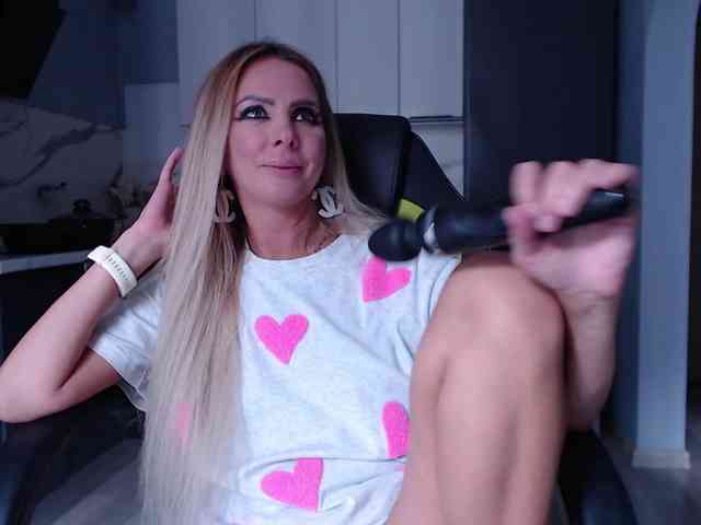 blondalina webcam