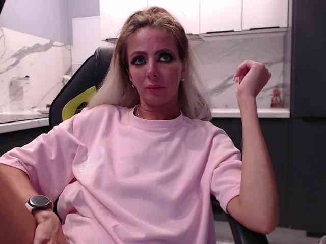 blondalina webcam