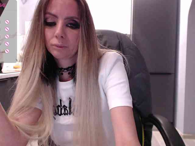 blondalina webcam