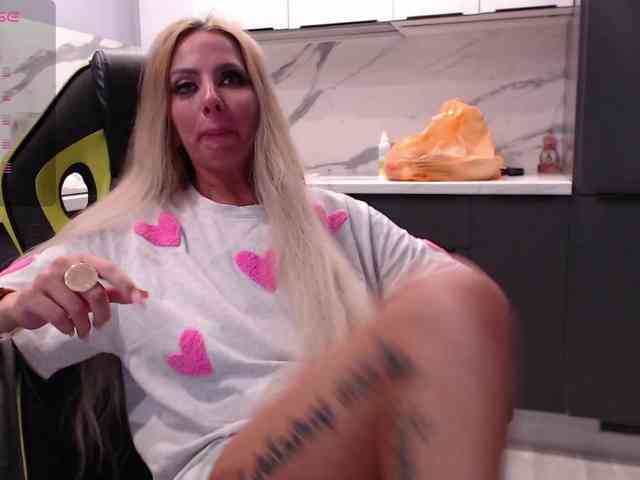 blondalina webcam