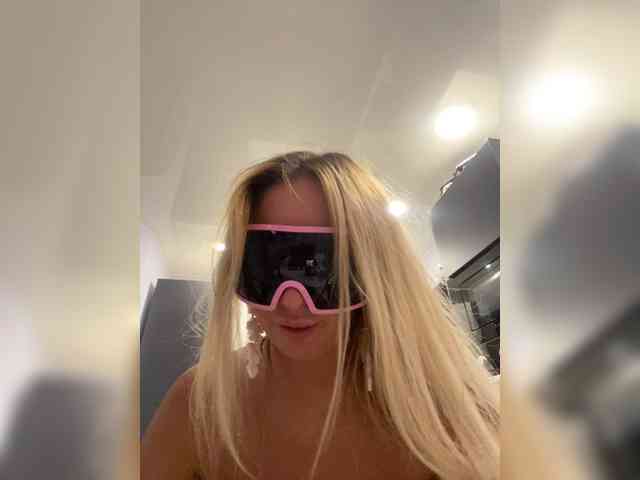 blondalina's live room