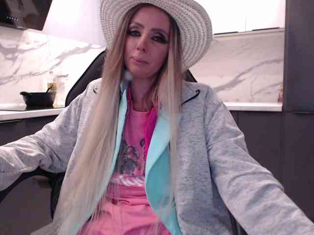 blondalina webcam
