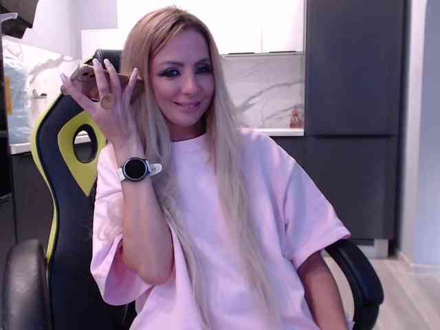blondalina webcam